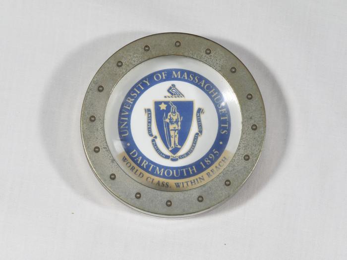 Pisa-papéis da Universidade de Massachusetts Dartmouth