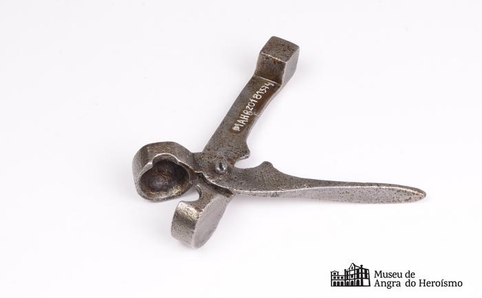 Baleira com chave de canos