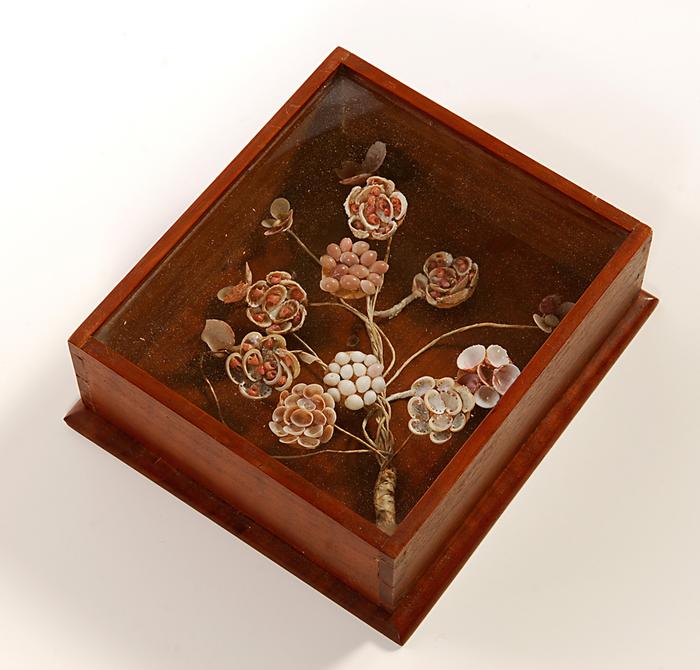 Caixa com ramo de flores